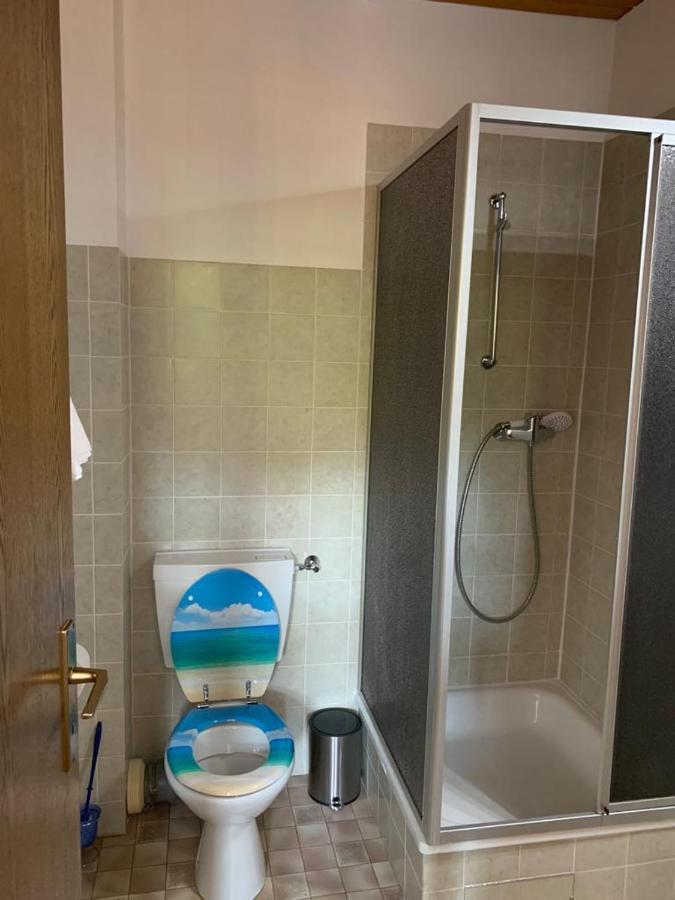 Hotelzimmer Im Alten Reihenhaus Auf Der Stadtmauer Bacharach Extérieur photo