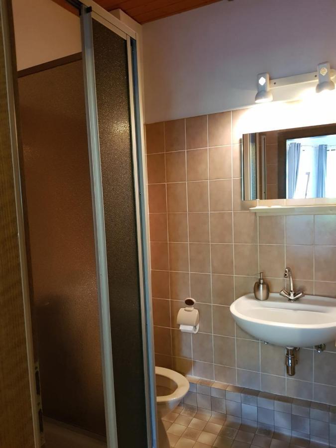 Hotelzimmer Im Alten Reihenhaus Auf Der Stadtmauer Bacharach Extérieur photo